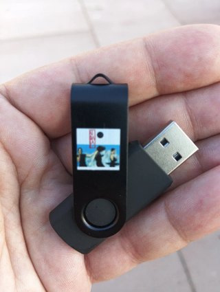 Penna + Pendrive Aidalai di Mecano