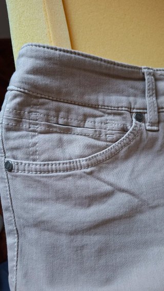 Pantalón vaquero beige