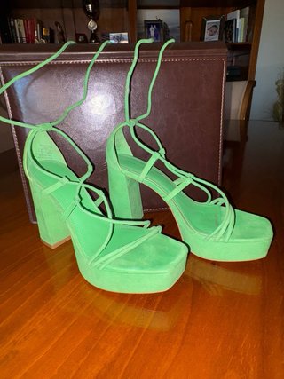 Zapatos de tacón verdes Stradivarius