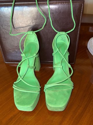 Zapatos de tacón verdes Stradivarius
