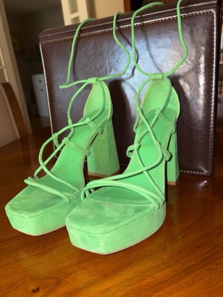 Zapatos de tacón verdes Stradivarius