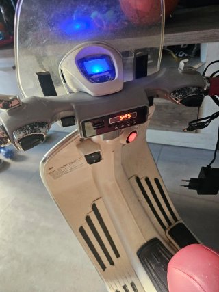 Vespa Eléctrica Niños Roja y Blanca