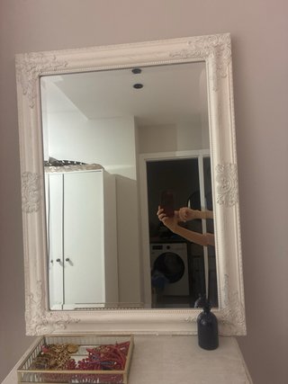 Cómoda y espejo blanco