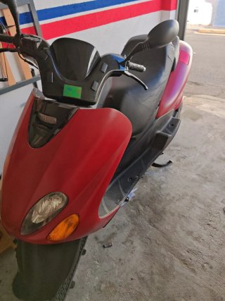 Yamaha Majesty 125 Scooter Roja
