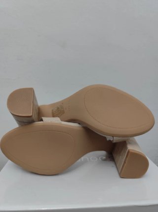 Sandalias tacón beige efecto piel cocodrilo