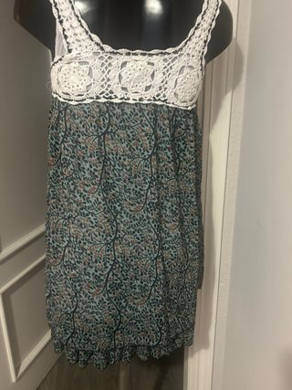 Vestido mini con crochet y estampado