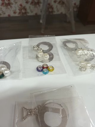 Pack adornos y cordones para zapatillas y zapatos.