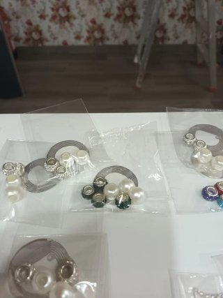 Pack adornos y cordones para zapatillas y zapatos.