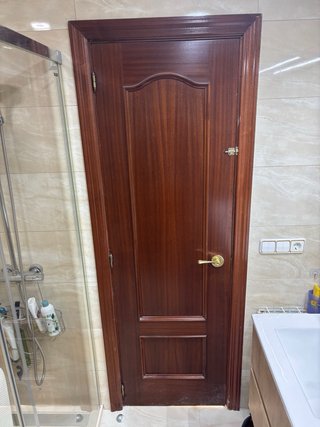Puertas de madera con cristal decorado