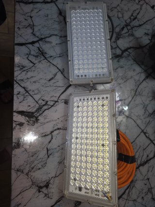 Lote 2 focos LED 50W IP65 y 2 focos LED