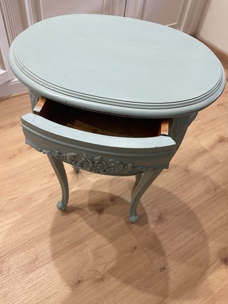 Mesita antigua restaurada estilo francés