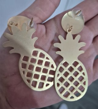 Pendientes dorados piña