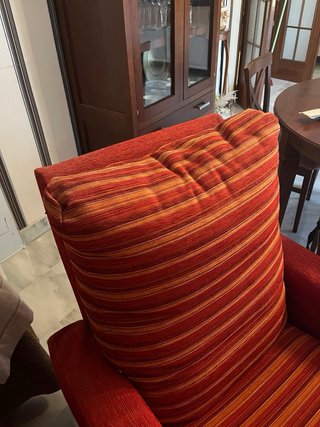 Sillón cómodo rojo y naranja