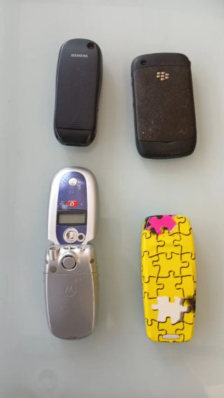 Lote 4 móviles antiguos: Nokia, Siemens, Motorola,