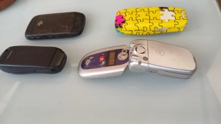 Lote 4 móviles antiguos: Nokia, Siemens, Motorola,