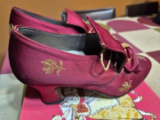 Traje de Fallera Rojo Vino con Detalles Dorados