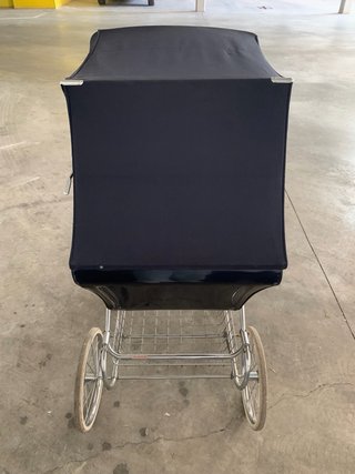 Carrito de bebé clásico negro