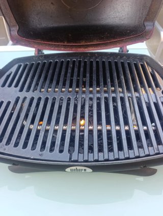 Barbacoa Gas Weber Q1000 Negra/Roja