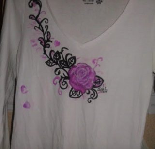 Camiseta blanca personalizada a mano