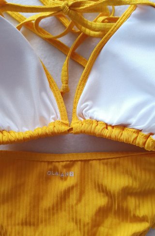 Bikini amarillo con tiras