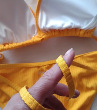 Bikini amarillo con tiras