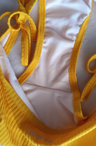 Bikini amarillo con tiras