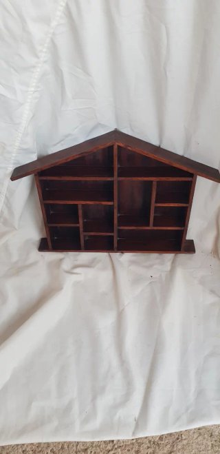 Estantería de madera estilo casa