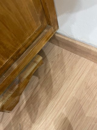 Cómoda antigua de madera restaurada