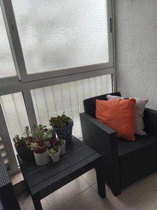 Muebles de terraza ratán marrón oscuro.
