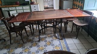 Mesa de hierro y madera