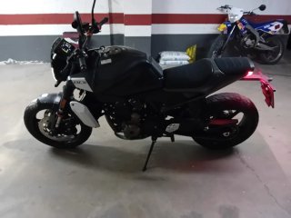 Urbana Husqvarna Svartpilen 801 Negra, vendo o cam