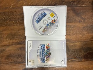 Skylanders Juego WII + Base y Figuras
