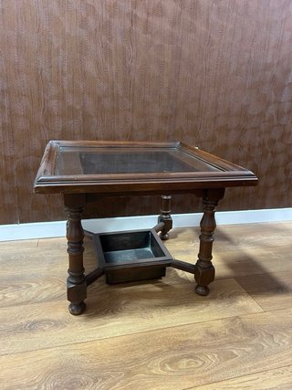 Mesa auxiliar madera oscura y cristal