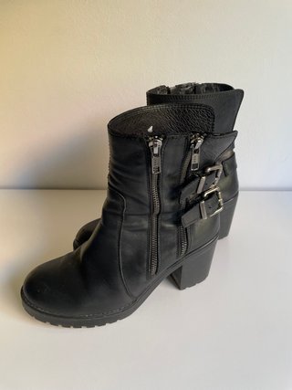 Botines negros talla 38