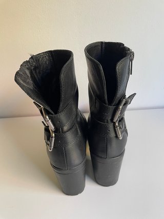 Botines negros talla 38