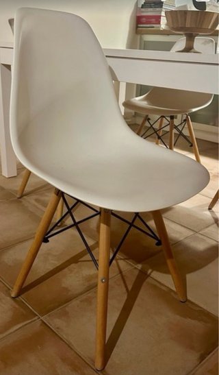 Silla estilo nórdico blanca y madera