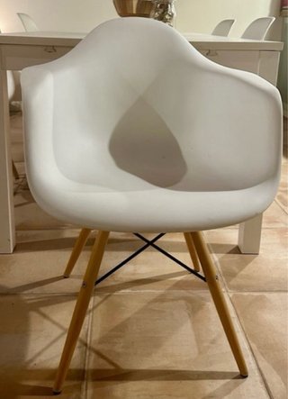 Silla estilo nórdico blanca