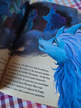 Raya y el último dragón. Disney. Libro película.
