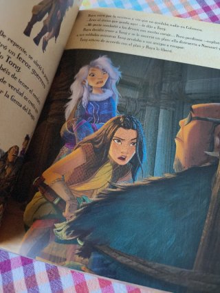 Raya y el último dragón. Disney. Libro película.