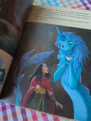 Raya y el último dragón. Disney. Libro película.