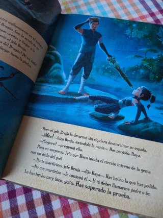 Raya y el último dragón. Disney. Libro película.