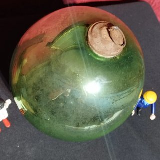 Antigua bola protección brujas