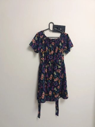 Vestido corto floral manga corta