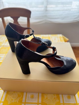 Zapato tacón Chie Mihara negro