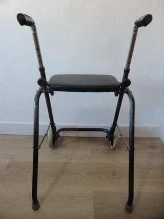 ANDADOR PLEGABLE CON ASIENTO