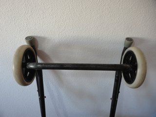 ANDADOR PLEGABLE CON ASIENTO
