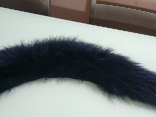 Abrigo azul marino con cuello de pelo