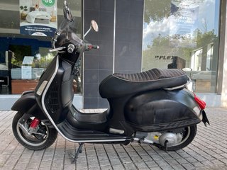 Vespa 300 GTS Super Negra