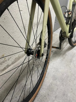 Bicicleta Gravel Color Crema talla M del 2022.