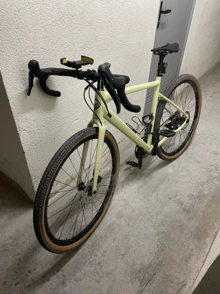 Bicicleta Gravel Color Crema talla M del 2022.